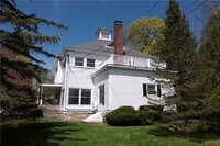 Building Photo - 40 Lakeview Cir