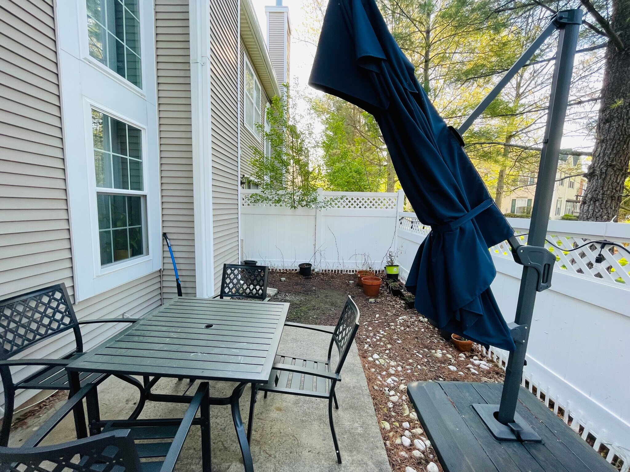 Building Photo - 24 Lee Ct