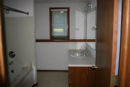 Building Photo - 2127 N Cloudview Dr