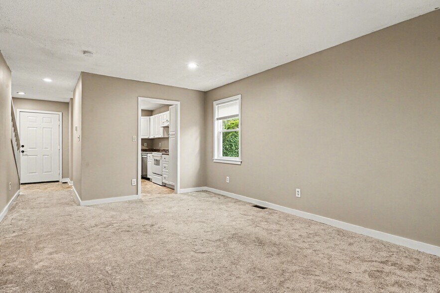 Building Photo - 304 Cedarwood Ln