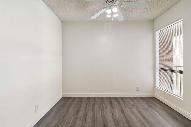 Building Photo - Updated 3 Bedroom Condo in Desert Shores V...