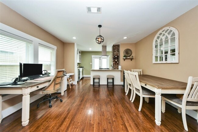 Building Photo - 311 Cosmos St