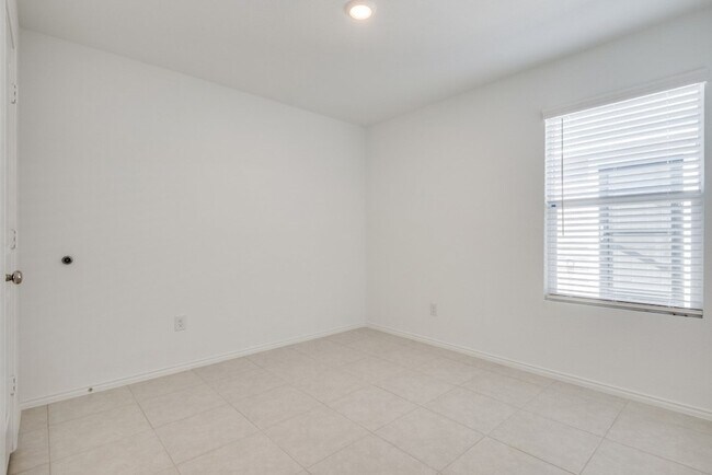 Building Photo - 7516 Larson Ln
