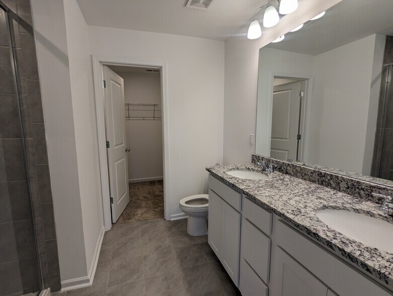 Building Photo - Room in Townhome on Leading St