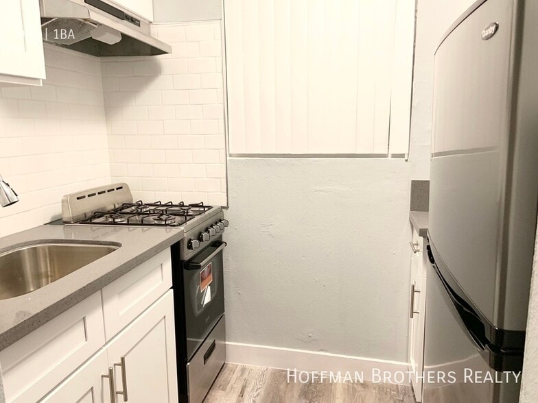 Building Photo - 3365 W 85th St