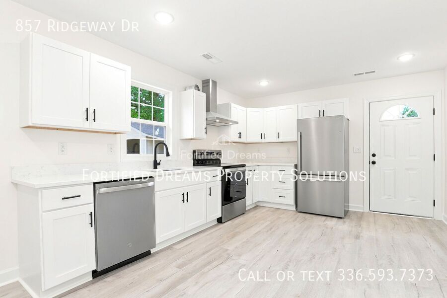 Building Photo - 857 Ridgeway Dr