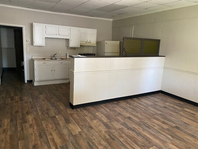 Building Photo - 637 E Wheeling St