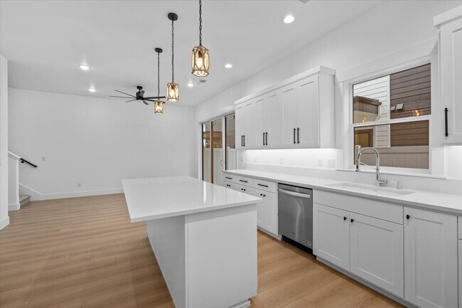 Building Photo - 208 Bogey Ln