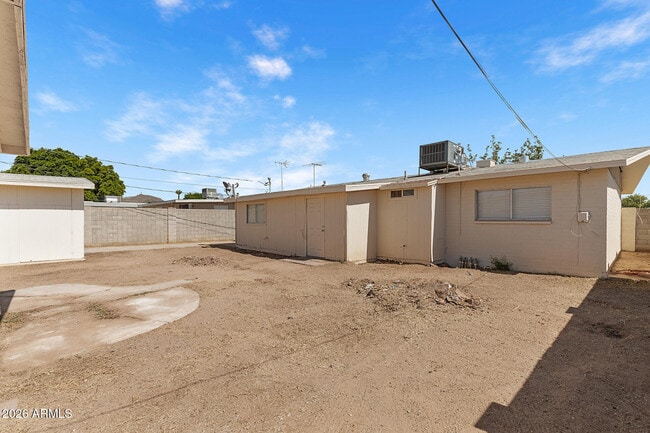 Building Photo - 2246 W Sierra St