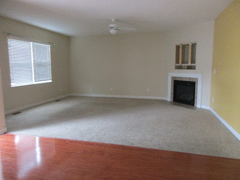 Building Photo - 784 Sanville Dr
