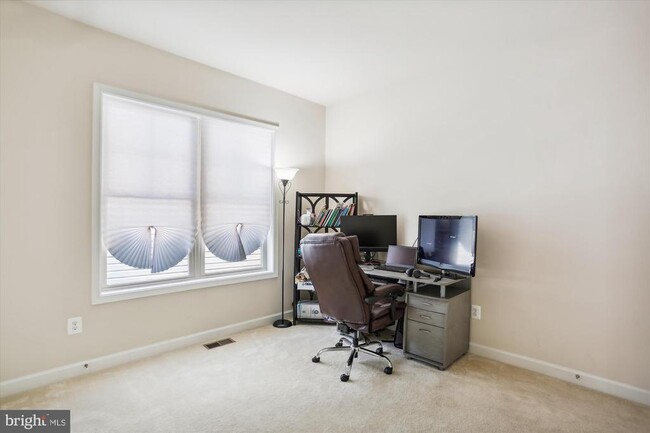 Building Photo - 14025 Godwit St