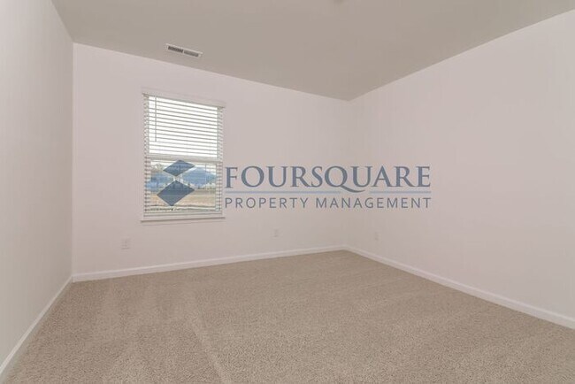 Building Photo - Spacious 3-Bed Home with Loft, Modern Kitc...