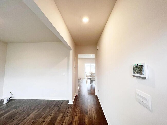 Building Photo - 125 Lily Pond Pl