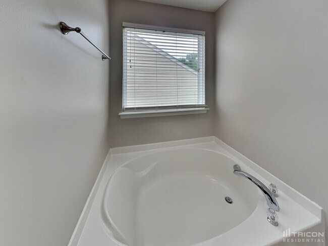 Building Photo - 3644 Catawba Creek Dr