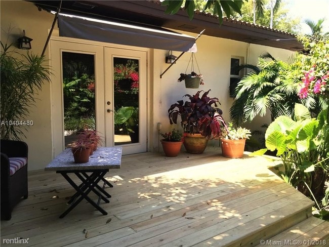 Building Photo - 435 Aledo Ave