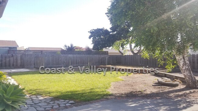 Building Photo - Wonderful South Salinas Home for RENT!!!