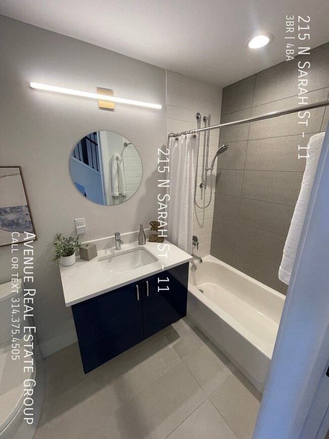 Building Photo - 215 N Sarah St