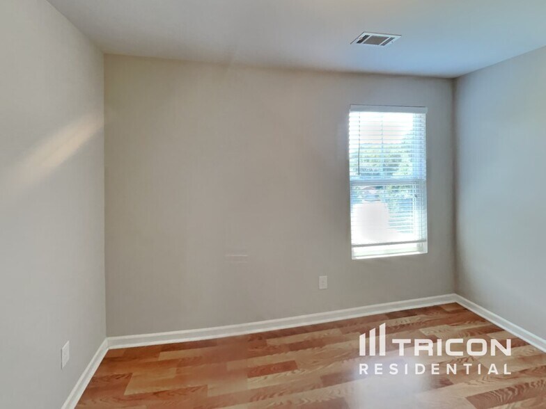 Building Photo - 108 Alred Cir