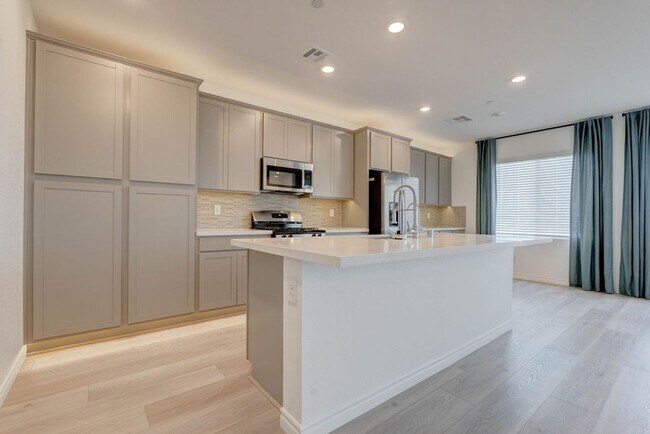 Building Photo - 3302 Viola Hls Ave