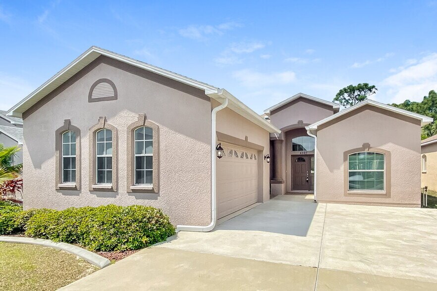 Primary Photo - 4323 Sand Ridge Blvd