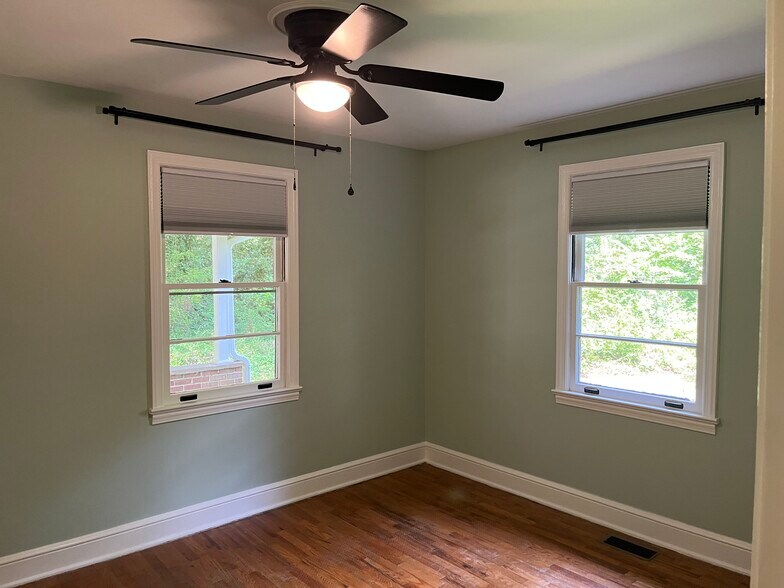 Building Photo - 402 Upper Highland Dr
