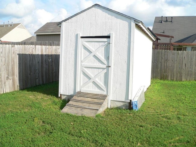 Building Photo - 2765 Rutherford Dr