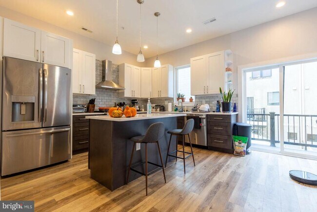 Building Photo - 1850 Frankford Ave