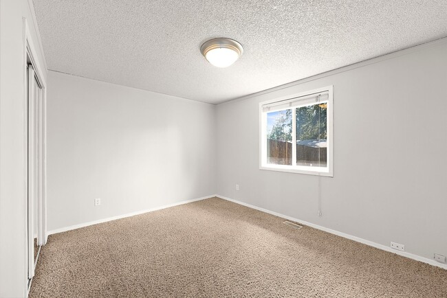 Building Photo - Charming 3-Bed Rental Home in Olympia | Pe...