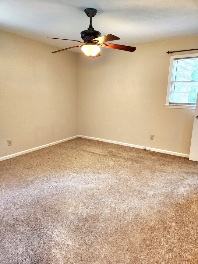 Building Photo - 1482 Wesley Dr
