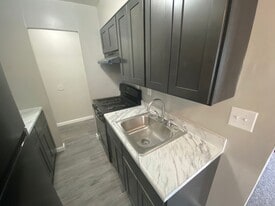 Building Photo - Avalon Court Apartments