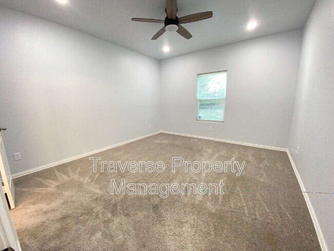 Building Photo - 5408 Fernander Dr