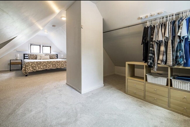 Building Photo - 3 Bedroom + Den in Minneapolis