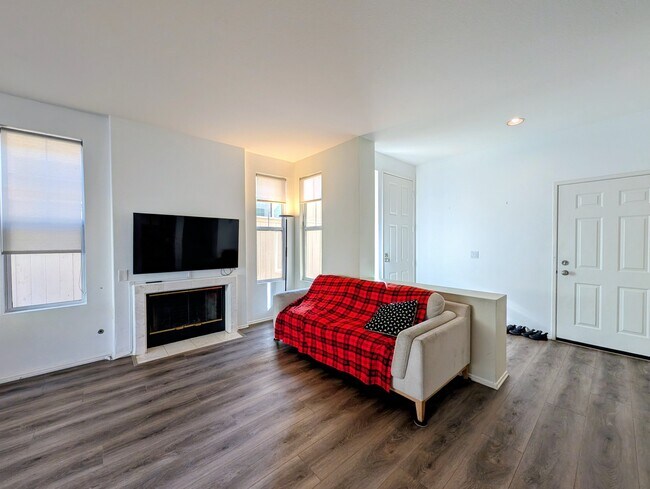 Building Photo - 12732 Via Nieve