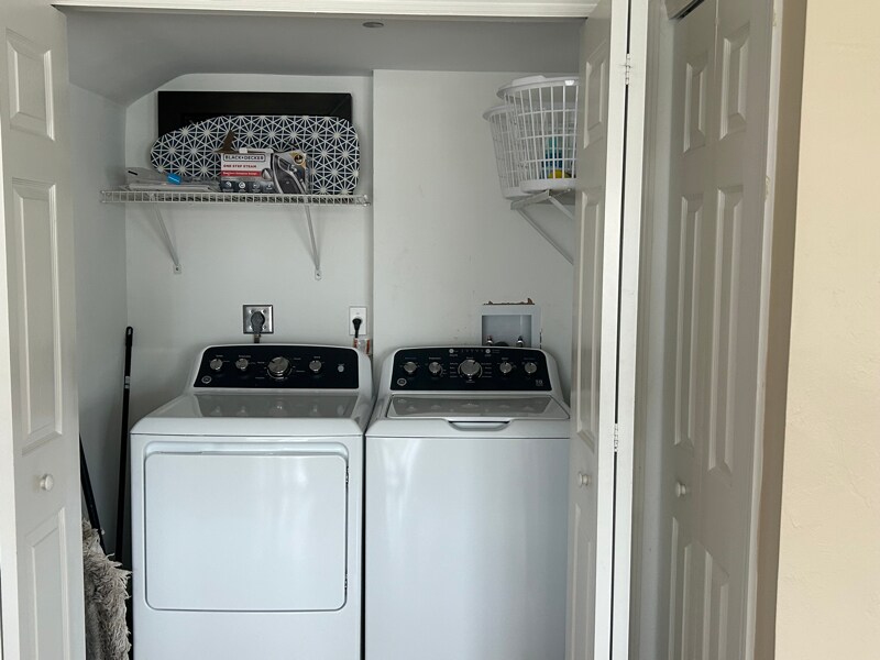 Building Photo - 5240 Chiquita Blvd S