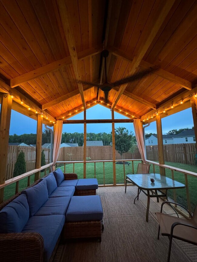 Building Photo - Modern Greenville Living - Spacious Home Available Now!