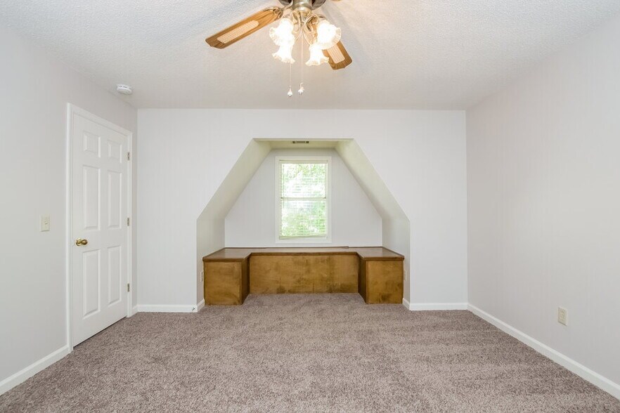 Building Photo - 6858 Creekwood Dr