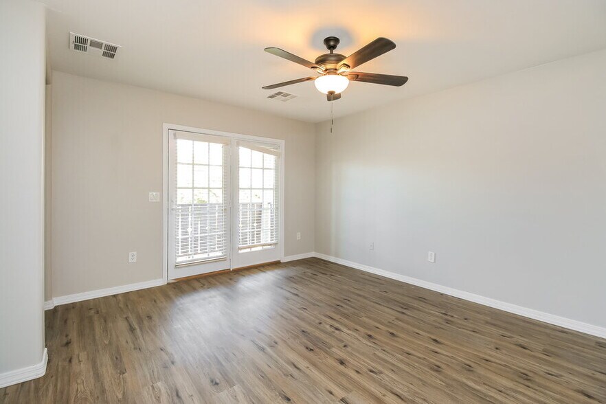 Building Photo - 820 S Adam Way