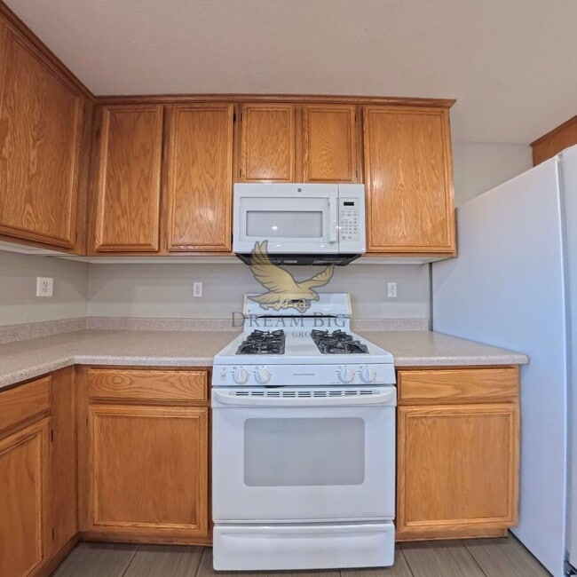 Building Photo - 548 Haunts Walk Ave