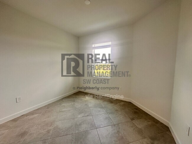 Building Photo - 20501 Hazelnut Ct S