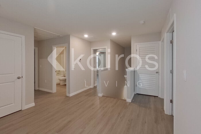 Building Photo - 8694 SW 43rd Ter