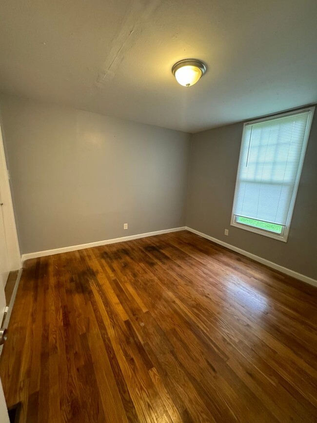 Building Photo - 2bd/1ba