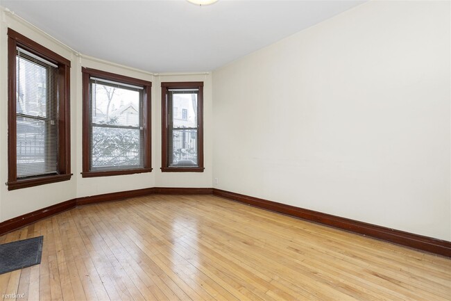 Primary Photo - 2 br, 1 bath Condo - 1719 N Wood St Apt 1