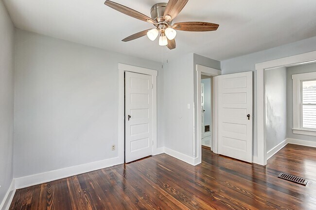 Building Photo - 2 Bed in Dayton- MOVE IN SPECIAL! Second Month Free if Moved in by April 15th!
