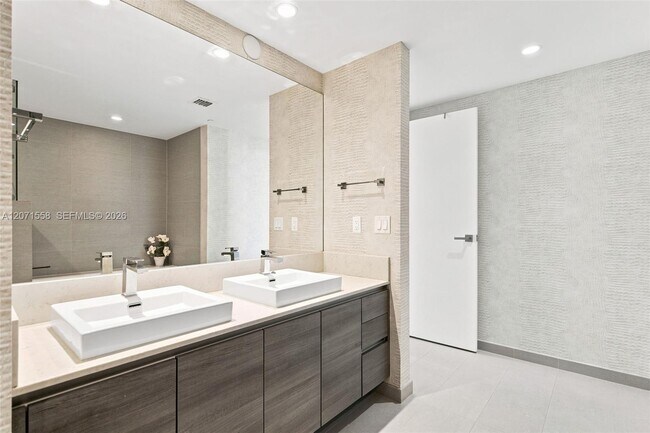 Building Photo - 1080 Brickell Ave
