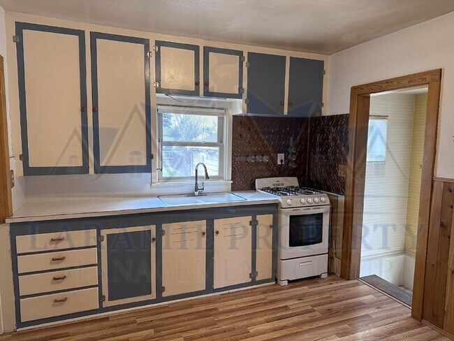 Building Photo - 911 S 9th St