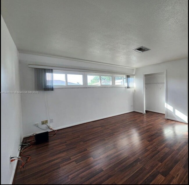 Building Photo - 127 Highview Ave