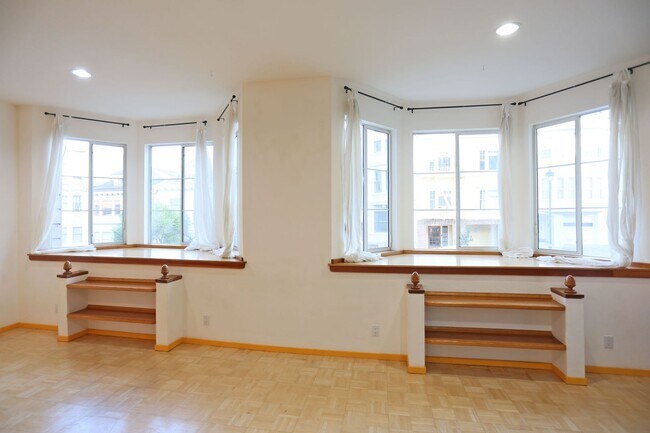 Building Photo - 1269 3rd Ave