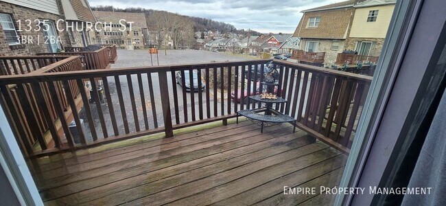 Building Photo - 3 Bedroom/1.5 Bathroom Town House in Fount...