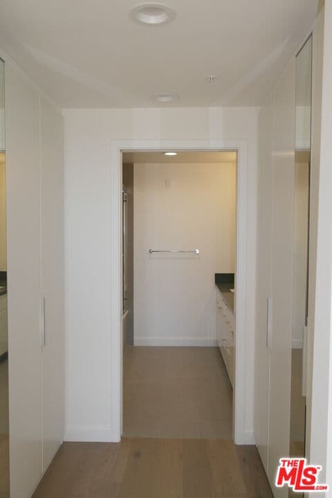 Building Photo - 105 S Mariposa Ave