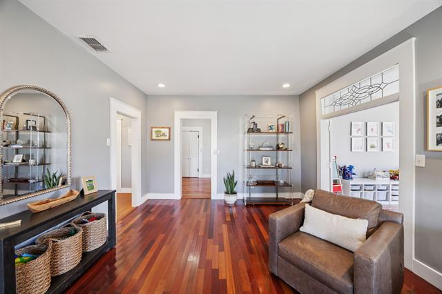 Building Photo - 704 Williams St